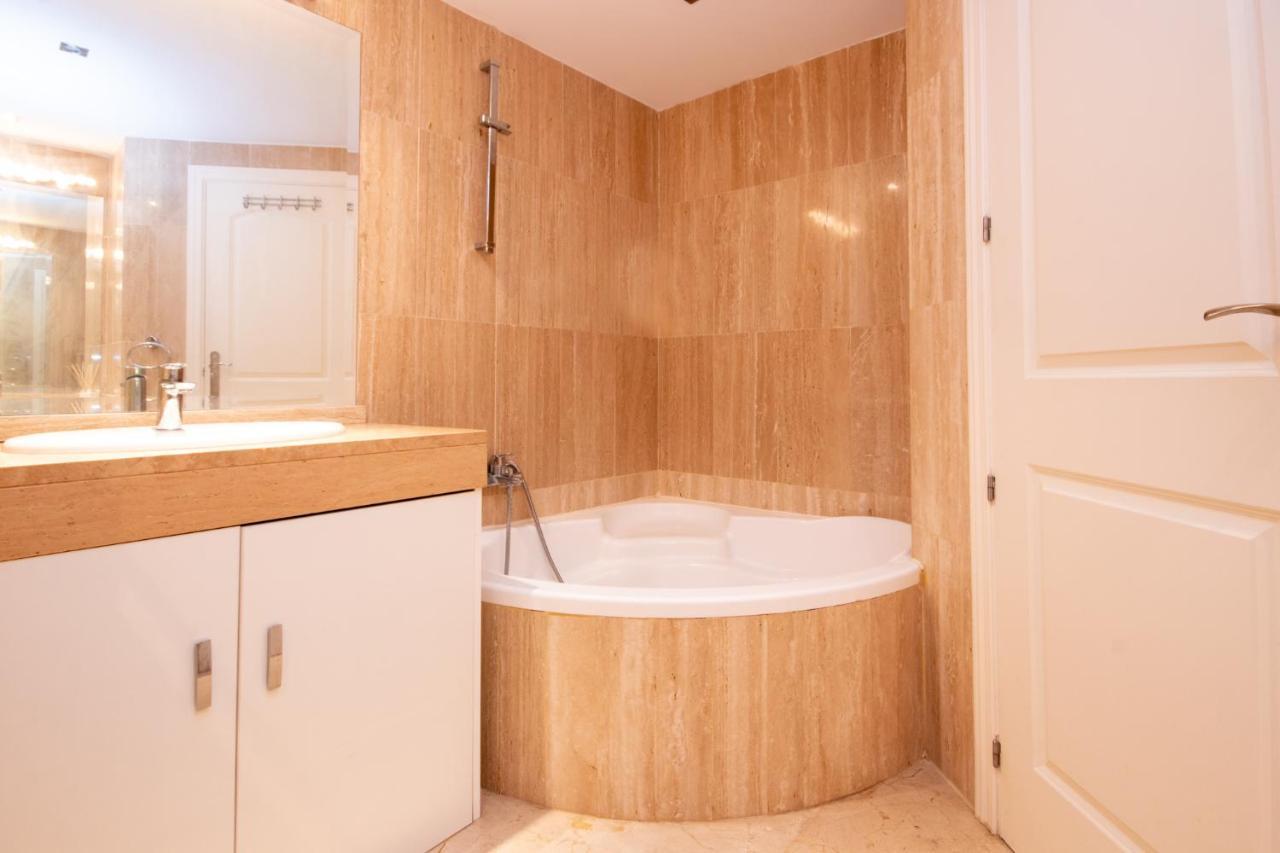 Ground Floor Apartment, Los Jardines De Santa Maria Elviria マルベーリャ エクステリア 写真